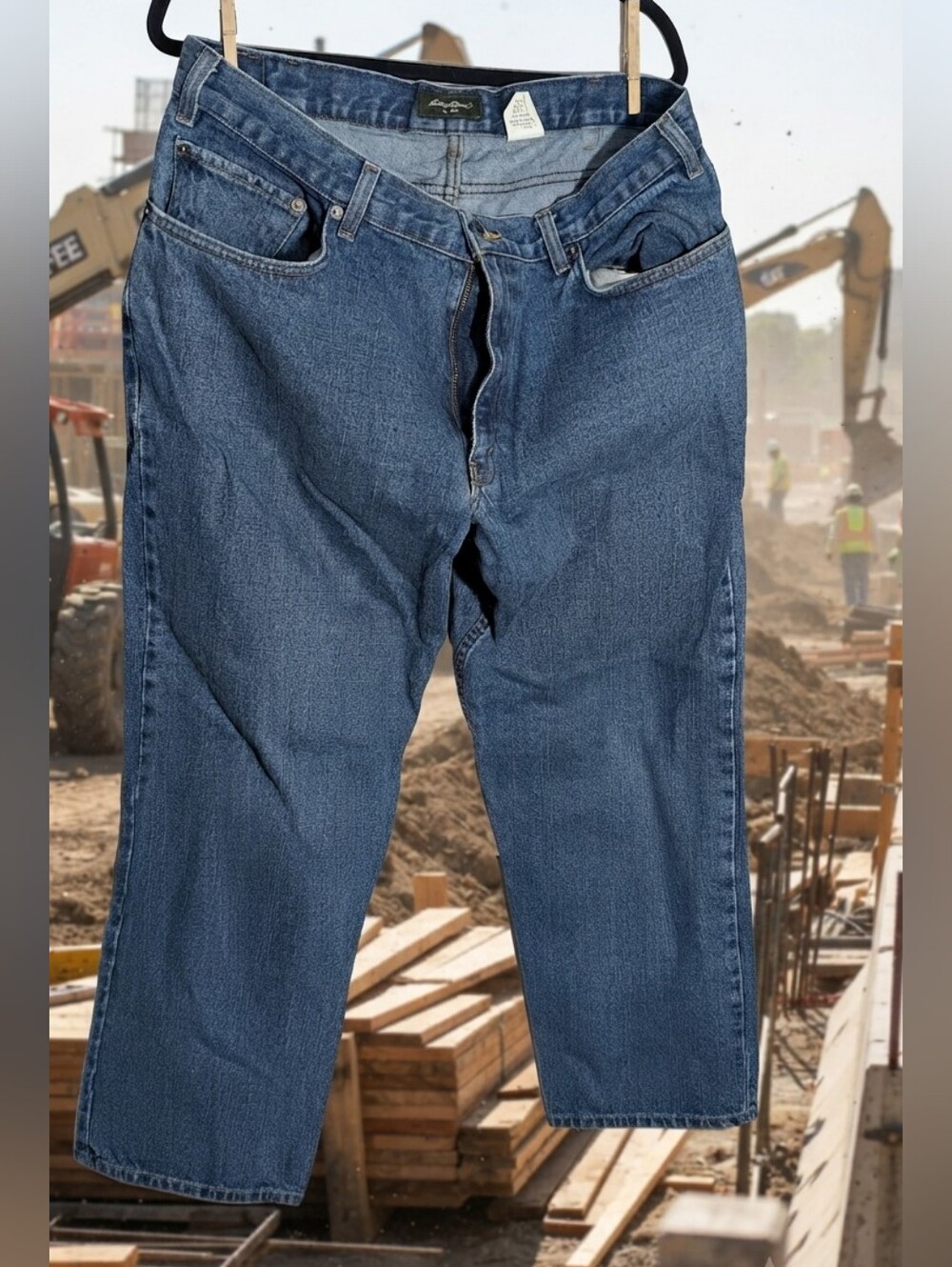 Eddie Bauer 2008 Men’s Classic Fit Jeans in Medium Blue  40 X 30